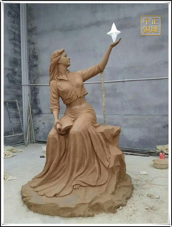 少女右手拿書左手捧星星雕塑.jpg 少女右手拿書左手捧星星雕塑.jpg