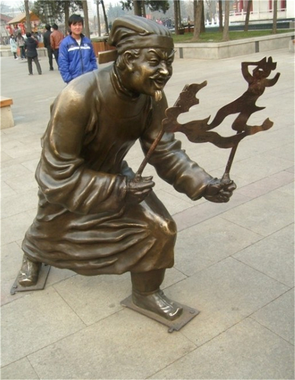 皮影戲雕塑圖片.jpg 皮影戲雕塑圖片.jpg