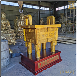 廣場大型黃銅鼎 廣場大型黃銅鼎