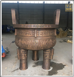 三足銅鼎 三足銅鼎